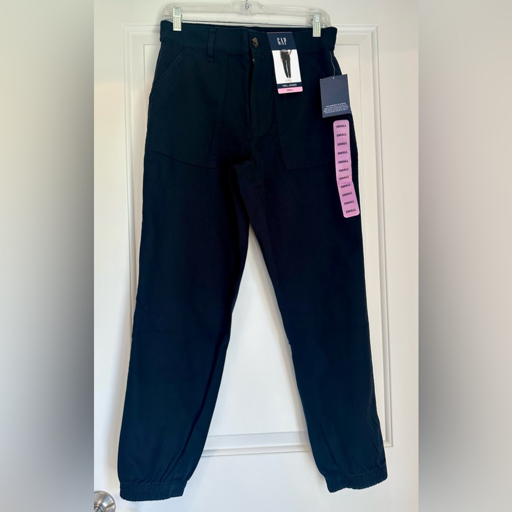 NWT GAP Women’s Twill Joggers